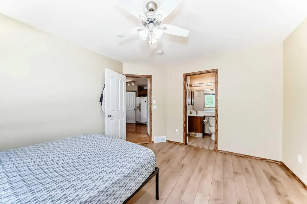 30 Covehaven View NE Calgary AB T3R 1S6