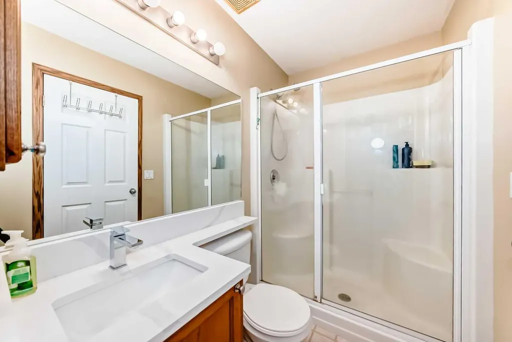 30 Covehaven View NE Calgary AB T3R 1S6