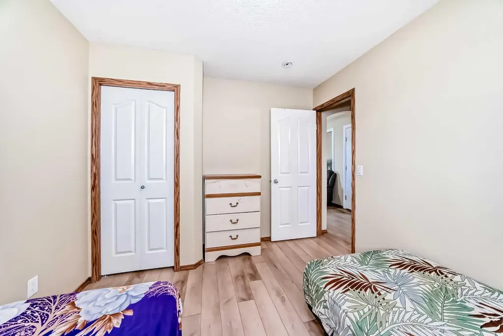 30 Covehaven View NE Calgary AB T3R 1S6