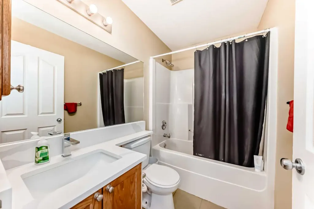 30 Covehaven View NE Calgary AB T3R 1S6