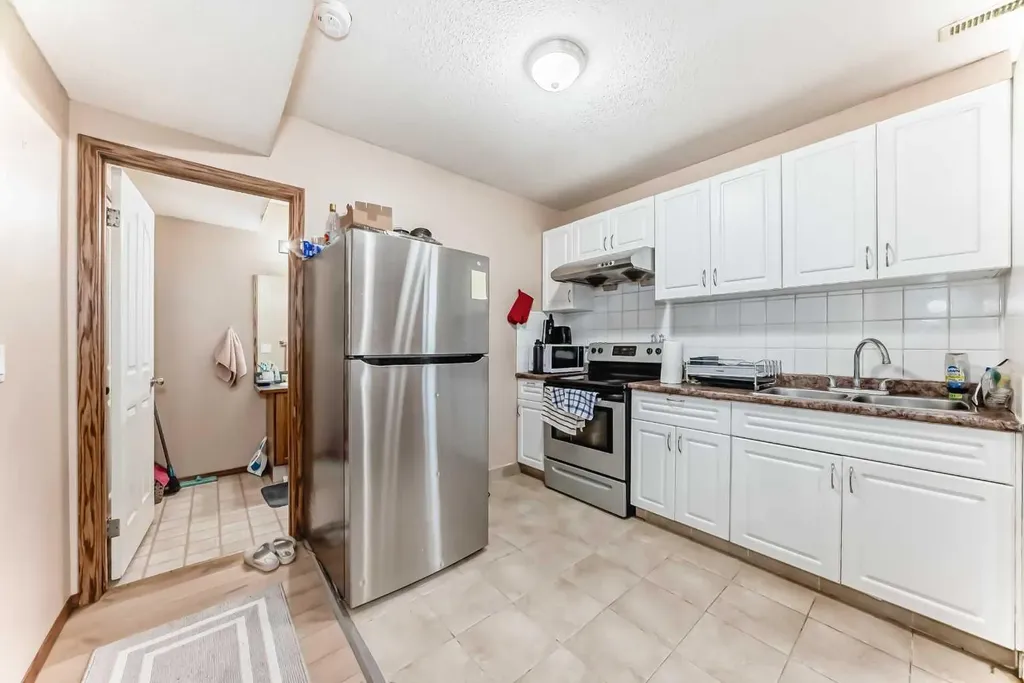 30 Covehaven View NE Calgary AB T3R 1S6