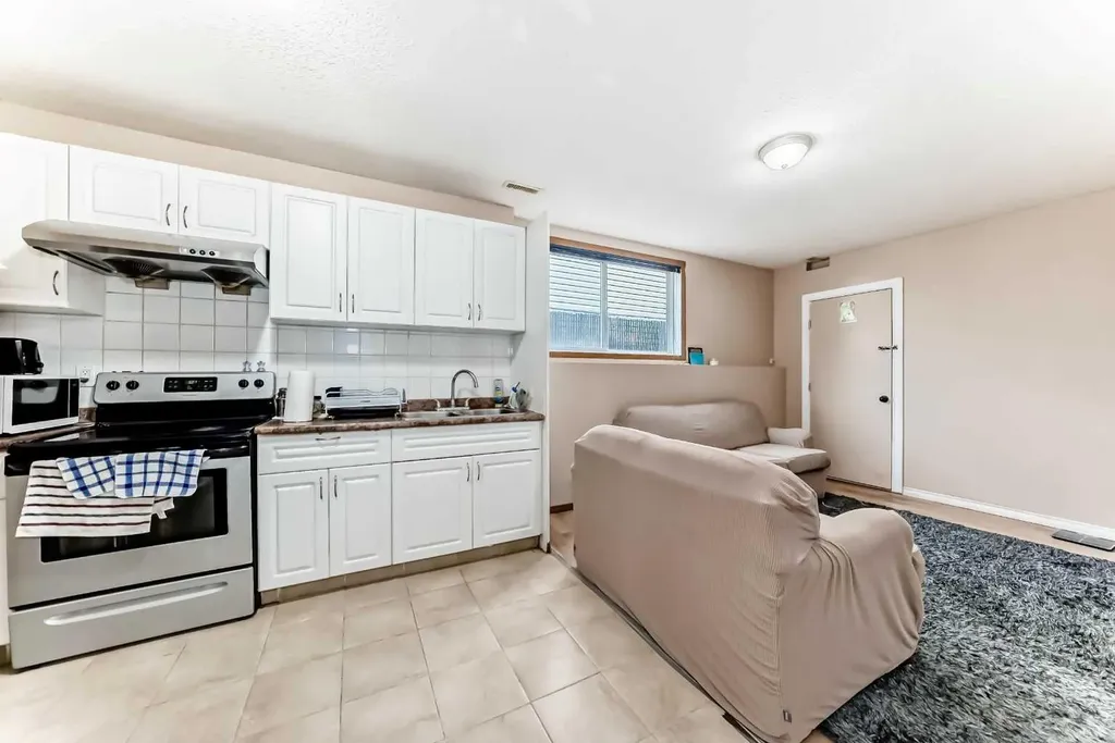 30 Covehaven View NE Calgary AB T3R 1S6