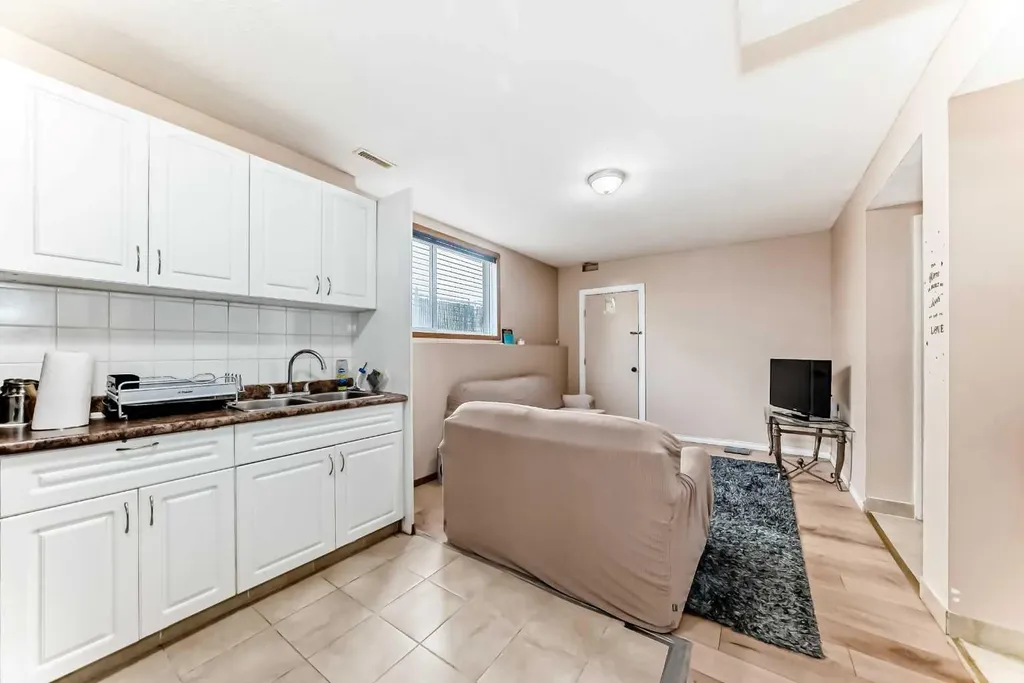 30 Covehaven View NE Calgary AB T3R 1S6