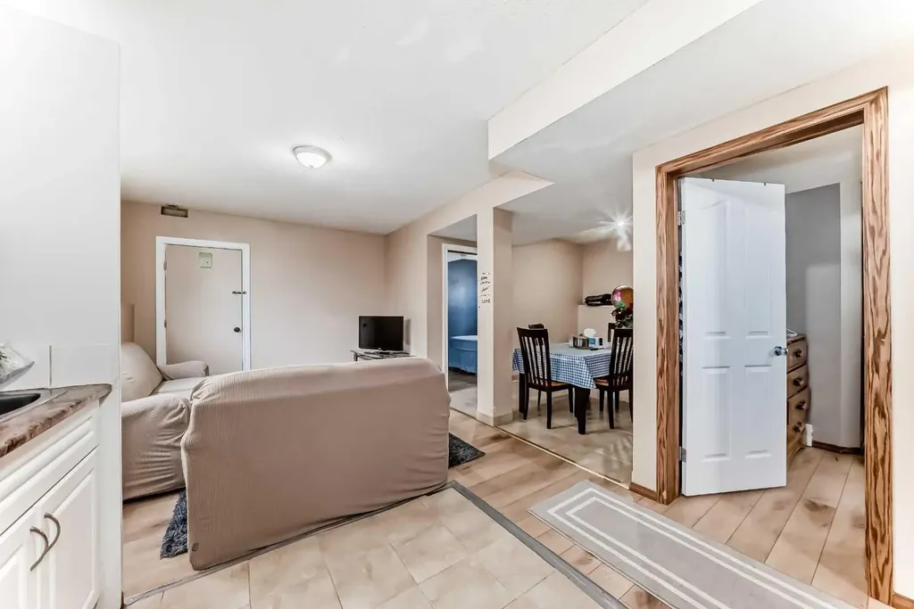30 Covehaven View NE Calgary AB T3R 1S6