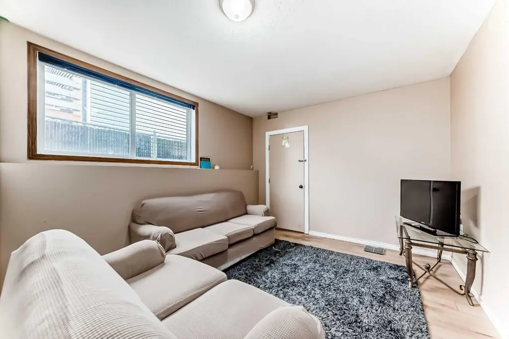 30 Covehaven View NE Calgary AB T3R 1S6