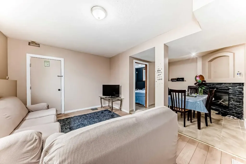 30 Covehaven View NE Calgary AB T3R 1S6