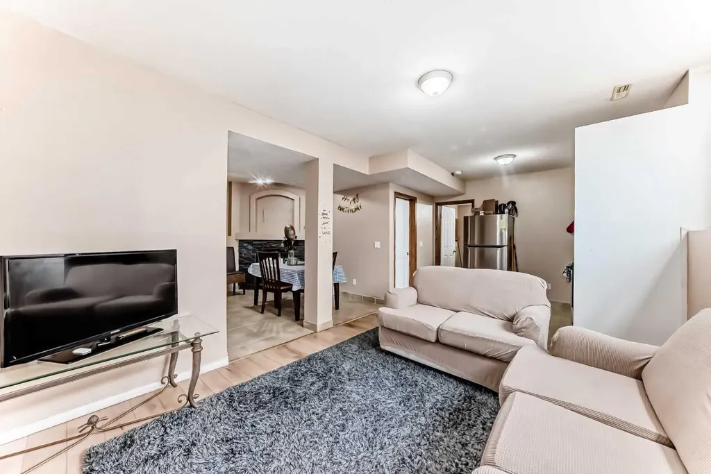 30 Covehaven View NE Calgary AB T3R 1S6