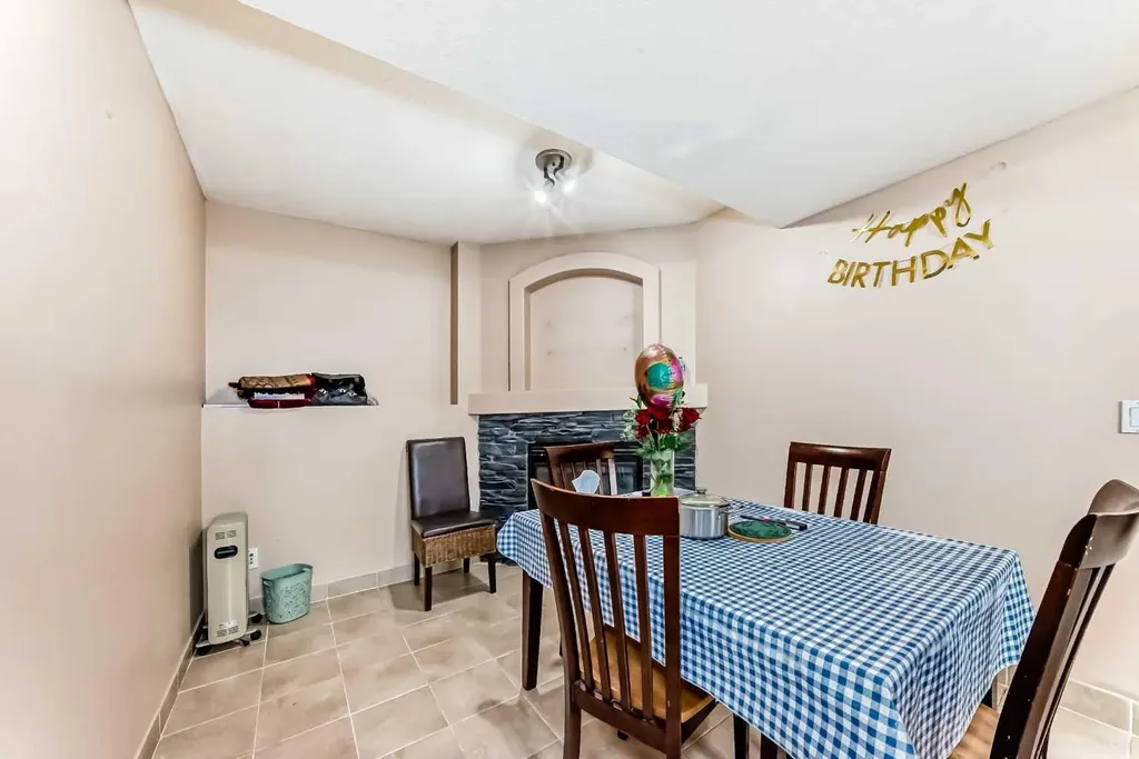 30 Covehaven View NE Calgary AB T3R 1S6