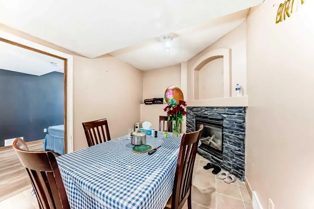 30 Covehaven View NE Calgary AB T3R 1S6