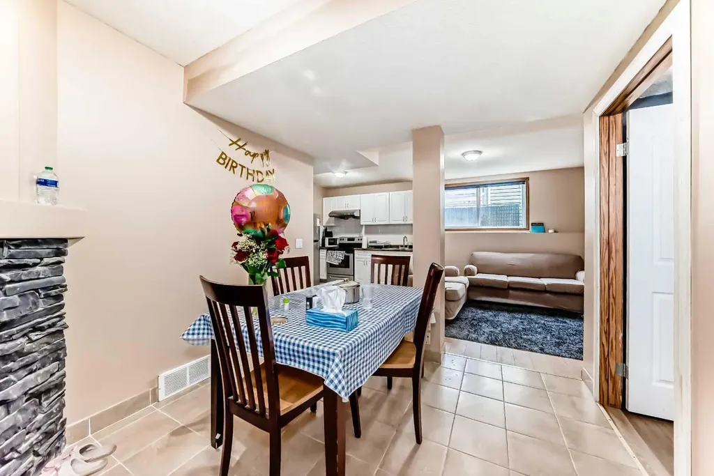 30 Covehaven View NE Calgary AB T3R 1S6