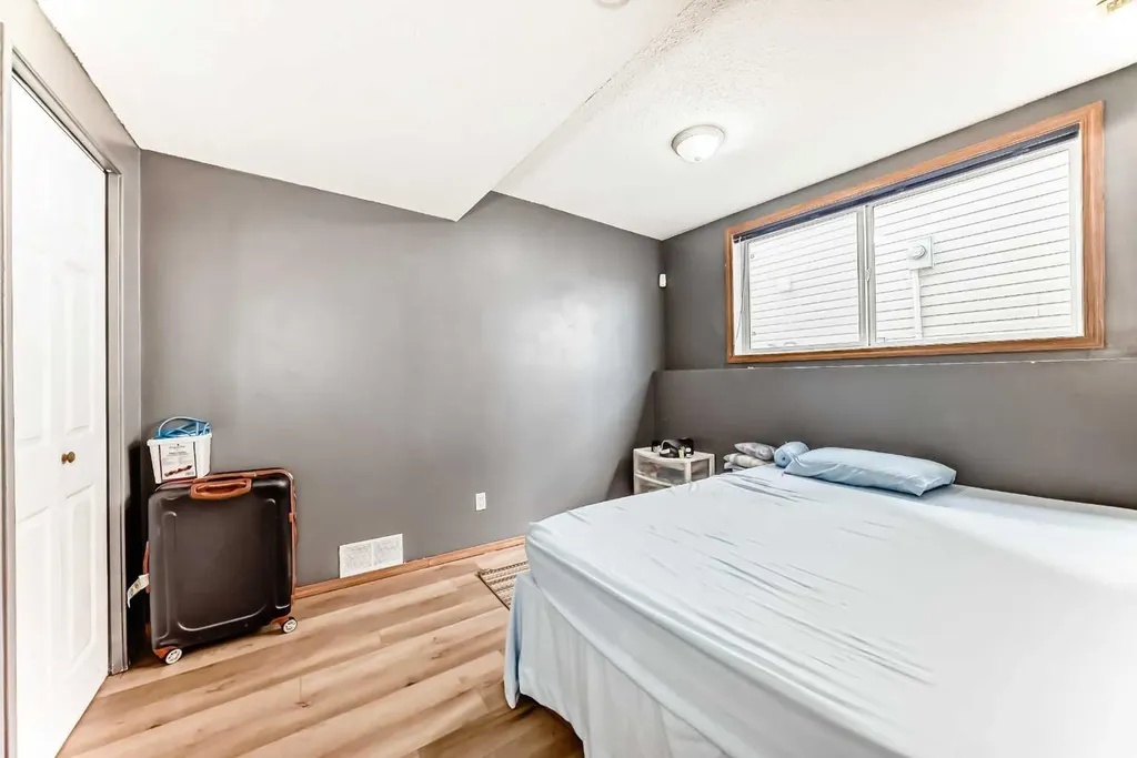 30 Covehaven View NE Calgary AB T3R 1S6