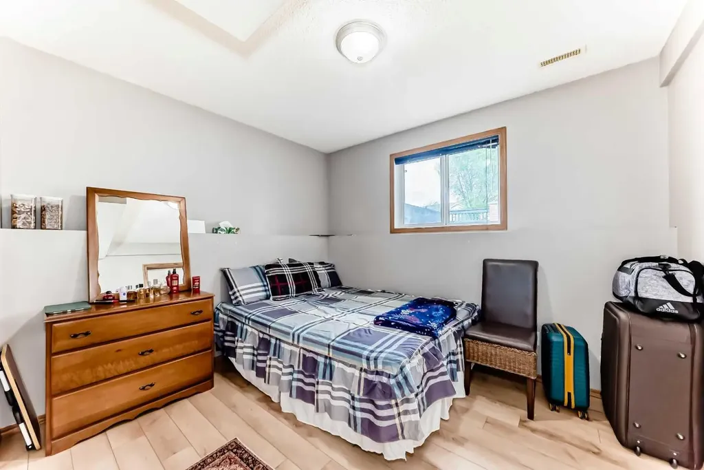 30 Covehaven View NE Calgary AB T3R 1S6