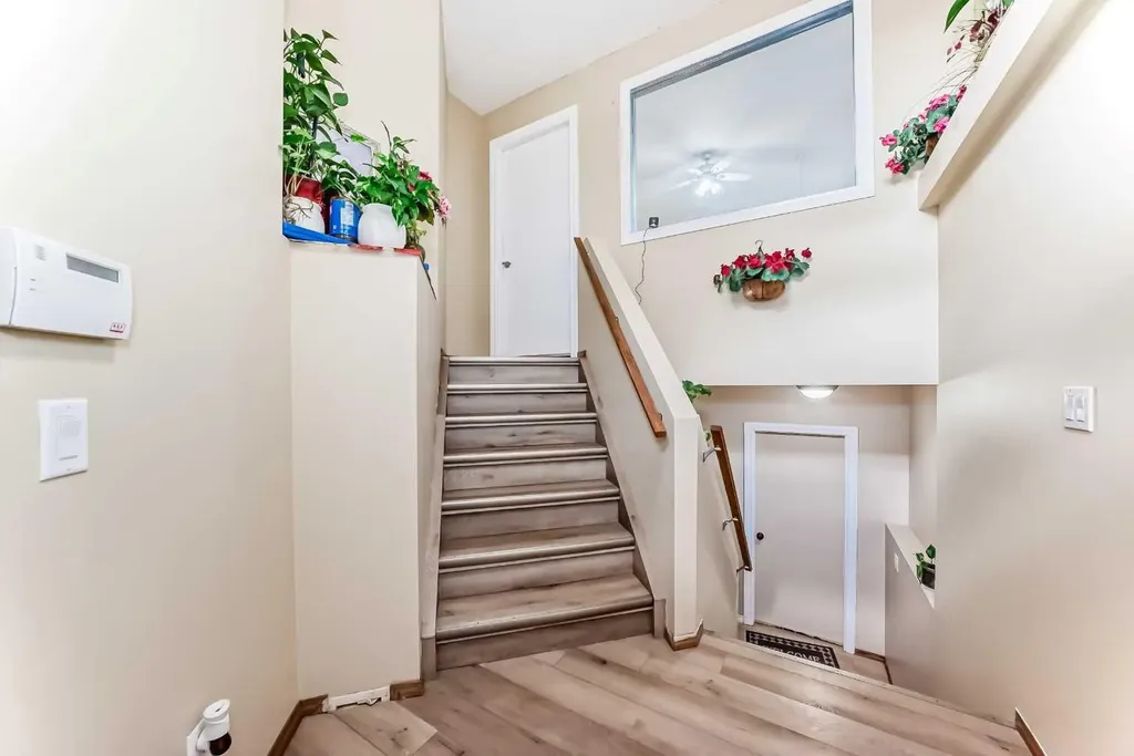 30 Covehaven View NE Calgary AB T3R 1S6