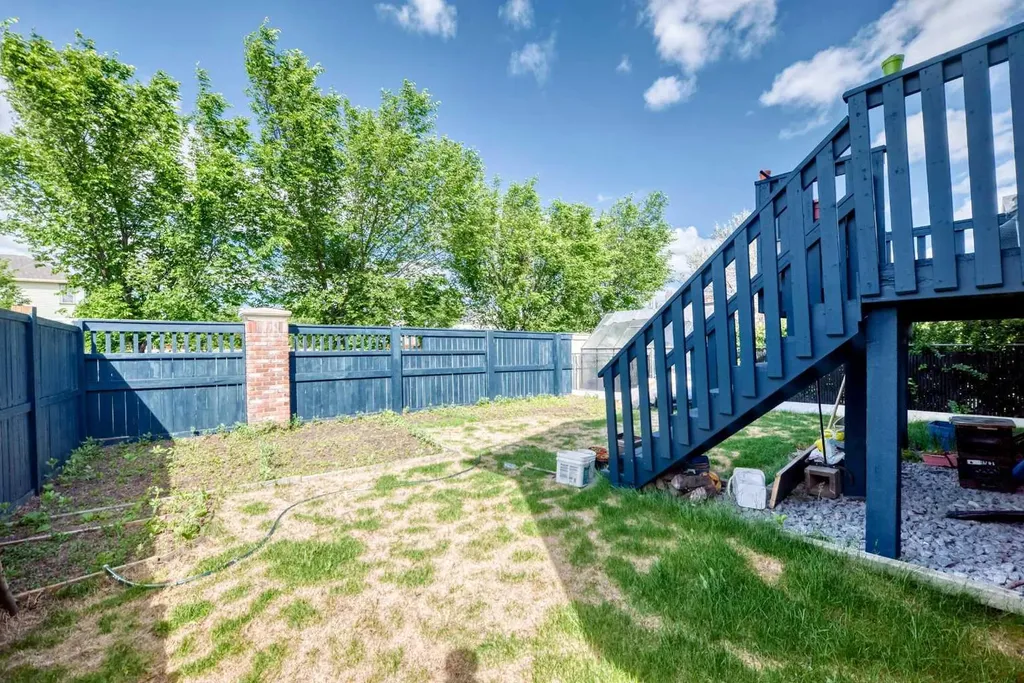 30 Covehaven View NE Calgary AB T3R 1S6
