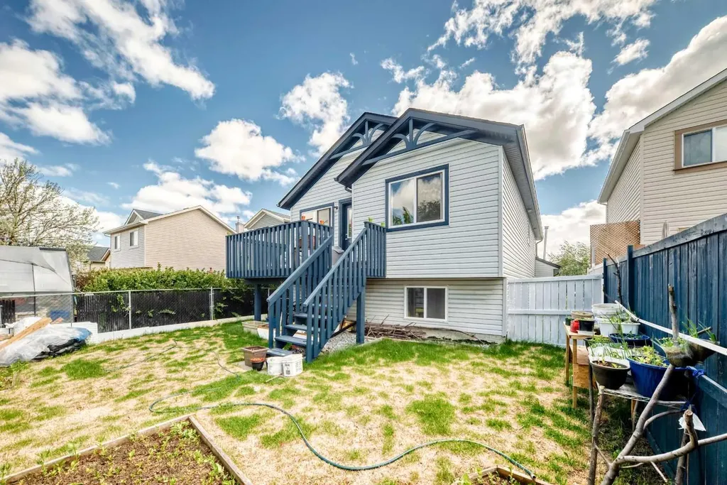 30 Covehaven View NE Calgary AB T3R 1S6