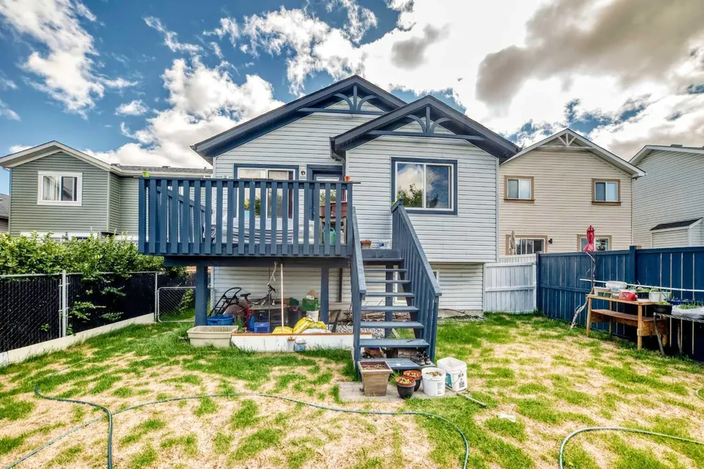 30 Covehaven View NE Calgary AB T3R 1S6