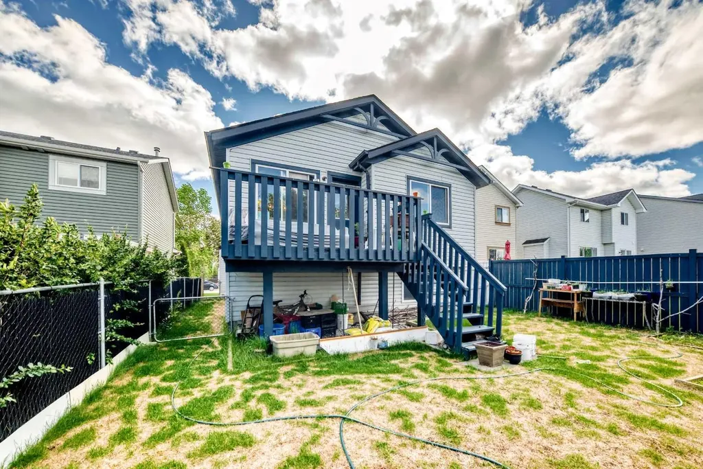 30 Covehaven View NE Calgary AB T3R 1S6