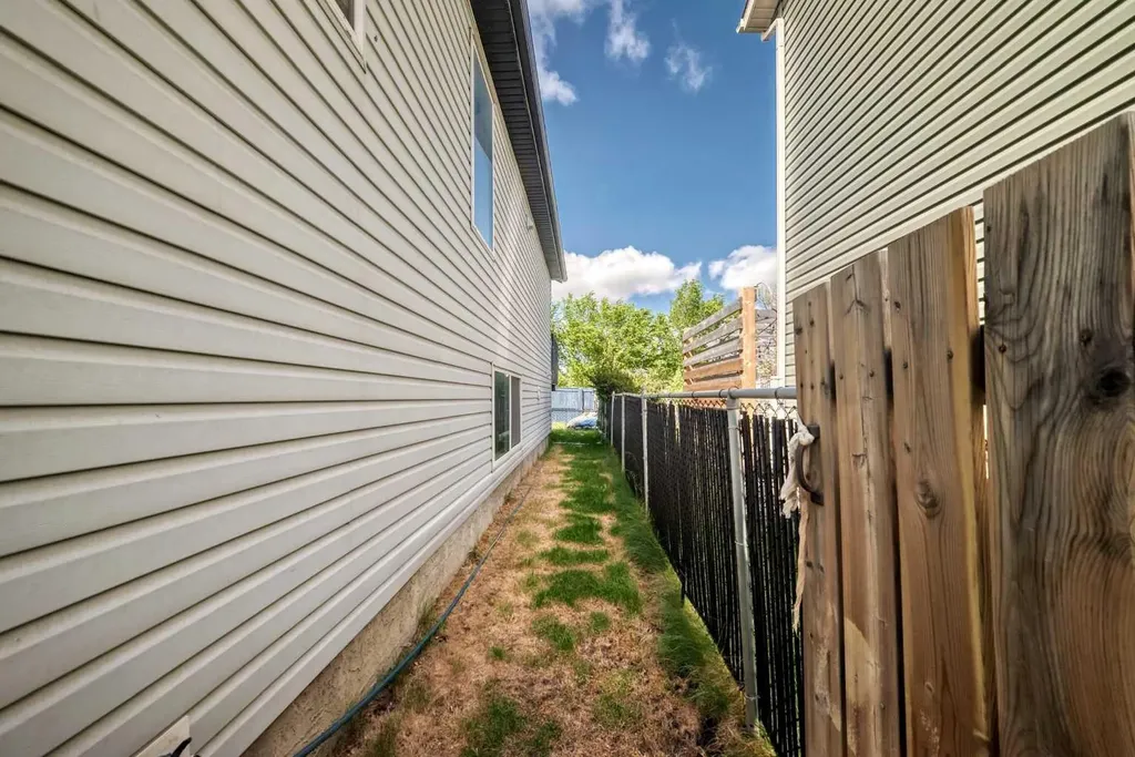30 Covehaven View NE Calgary AB T3R 1S6