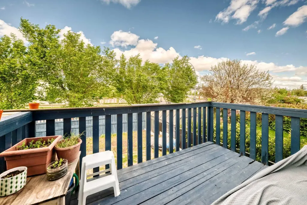 30 Covehaven View NE Calgary AB T3R 1S6