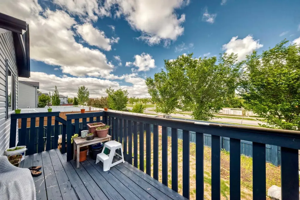 30 Covehaven View NE Calgary AB T3R 1S6