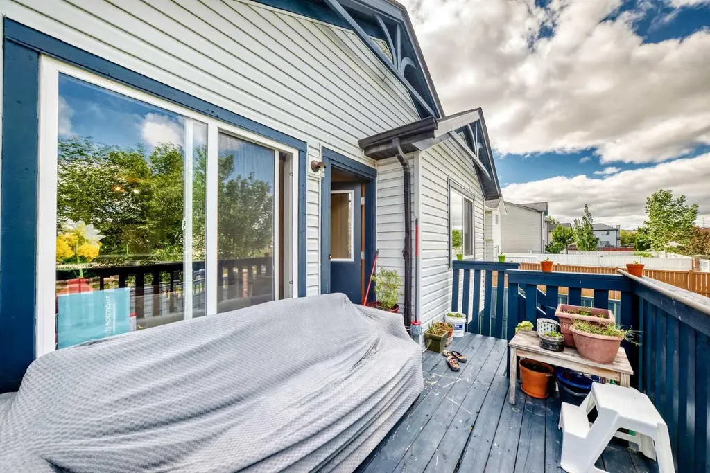 30 Covehaven View NE Calgary AB T3R 1S6