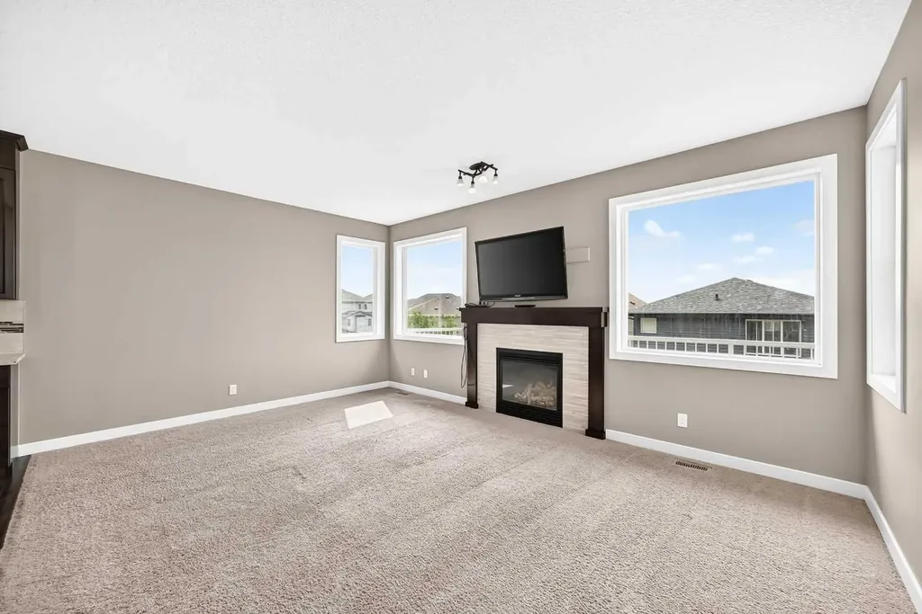 84 Evansview Manor NW Calgary AB T3P 0J7