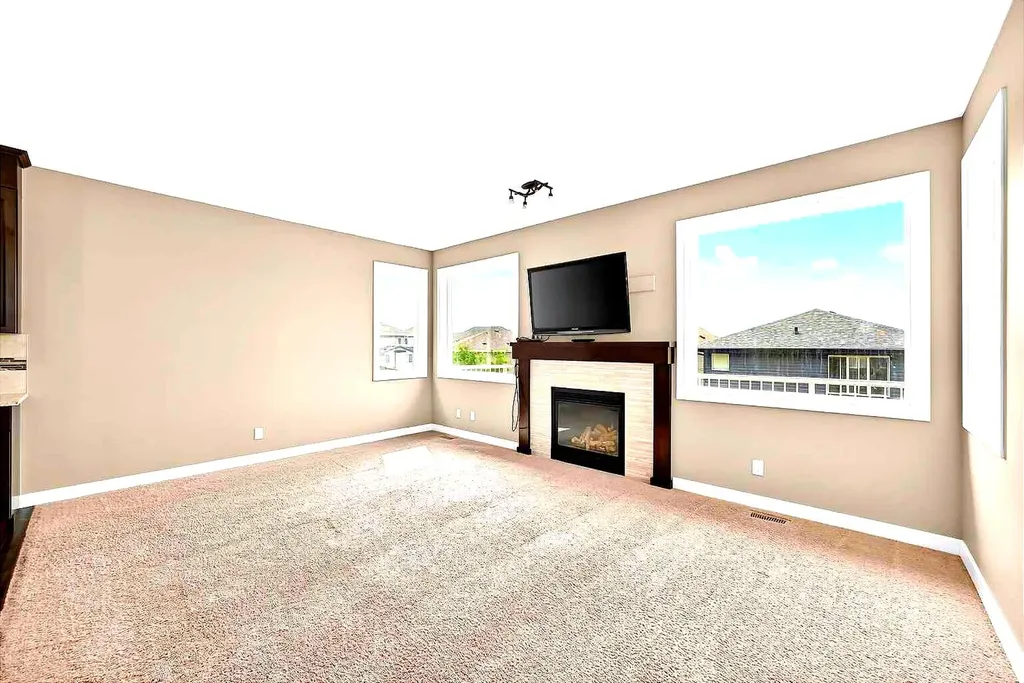 84 Evansview Manor NW Calgary AB T3P 0J7