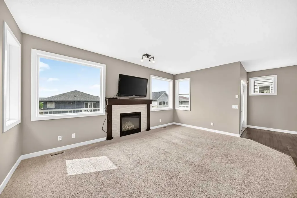 84 Evansview Manor NW Calgary AB T3P 0J7