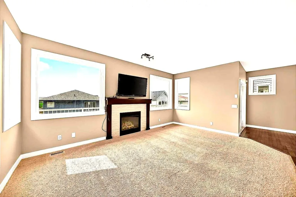 84 Evansview Manor NW Calgary AB T3P 0J7