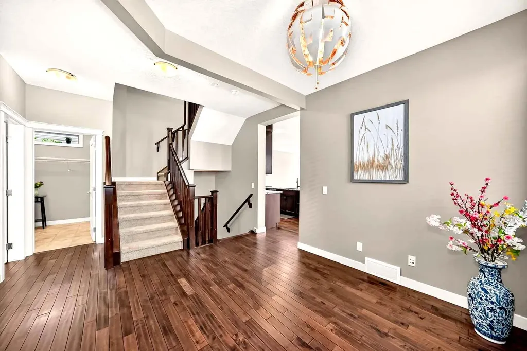 84 Evansview Manor NW Calgary AB T3P 0J7
