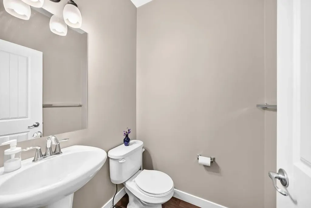 84 Evansview Manor NW Calgary AB T3P 0J7