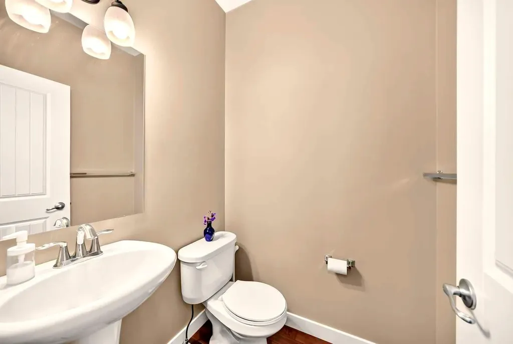 84 Evansview Manor NW Calgary AB T3P 0J7