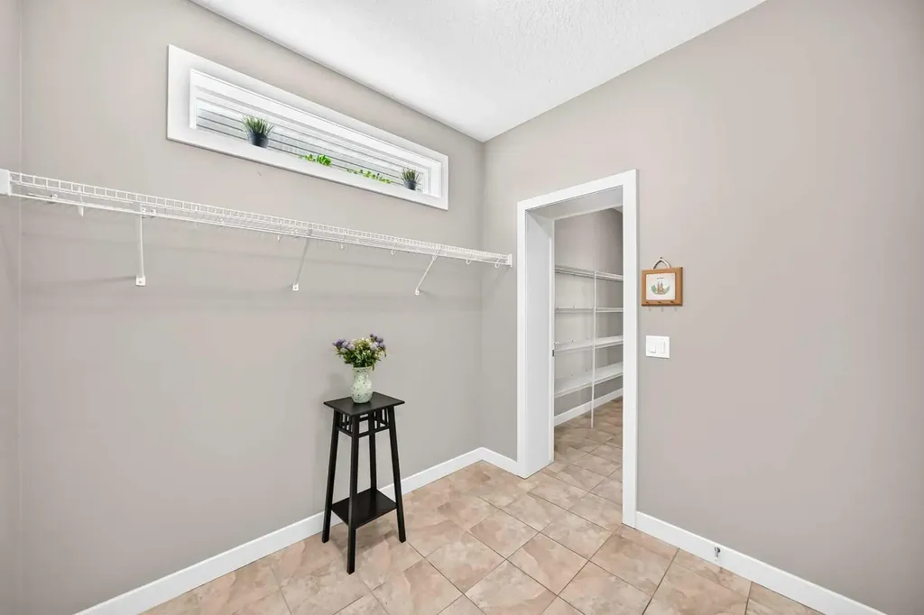 84 Evansview Manor NW Calgary AB T3P 0J7
