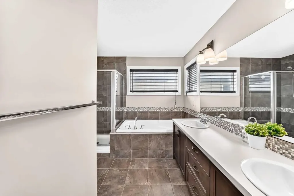 84 Evansview Manor NW Calgary AB T3P 0J7
