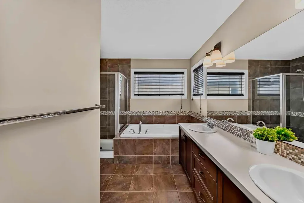 84 Evansview Manor NW Calgary AB T3P 0J7
