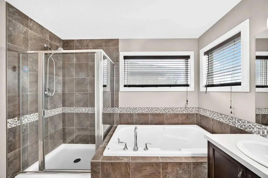 84 Evansview Manor NW Calgary AB T3P 0J7