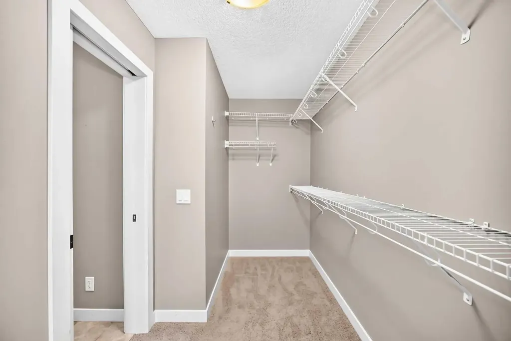 84 Evansview Manor NW Calgary AB T3P 0J7