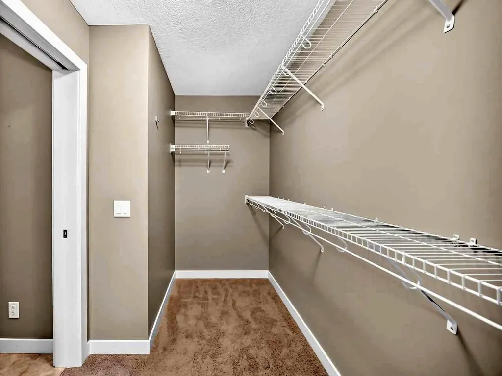 84 Evansview Manor NW Calgary AB T3P 0J7