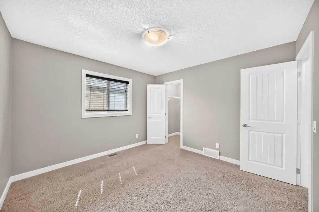 84 Evansview Manor NW Calgary AB T3P 0J7