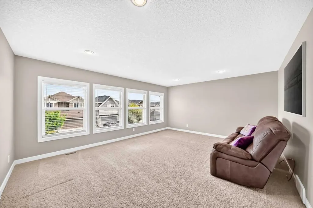 84 Evansview Manor NW Calgary AB T3P 0J7