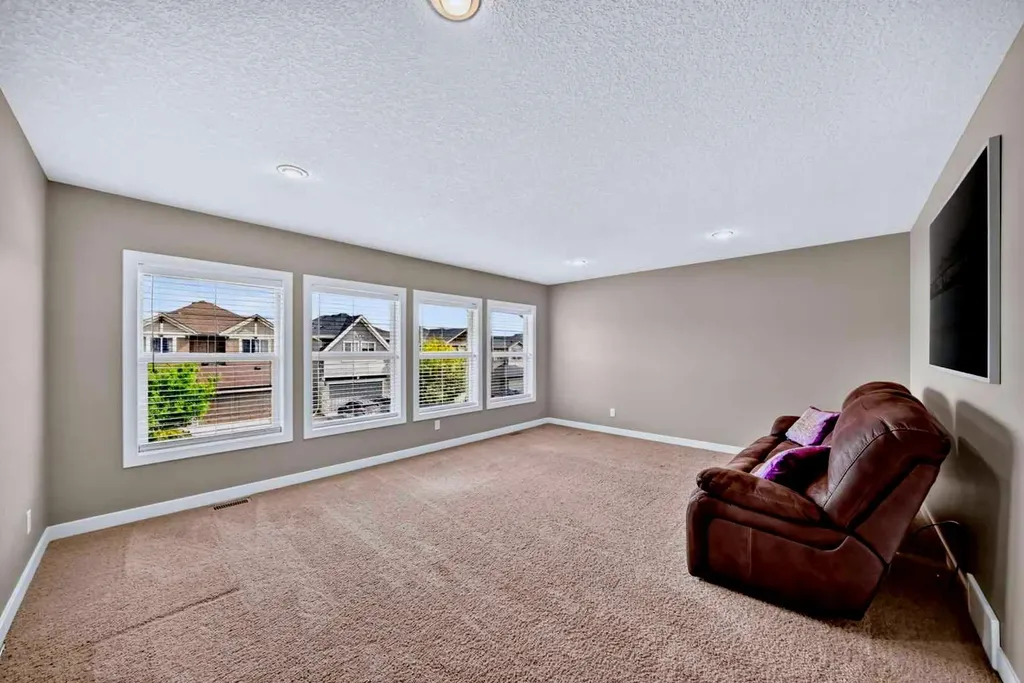 84 Evansview Manor NW Calgary AB T3P 0J7