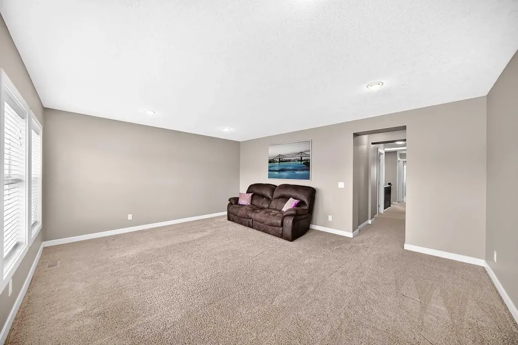 84 Evansview Manor NW Calgary AB T3P 0J7