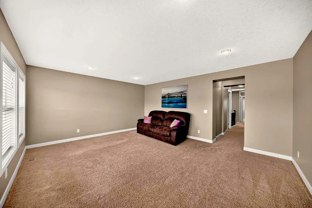 84 Evansview Manor NW Calgary AB T3P 0J7