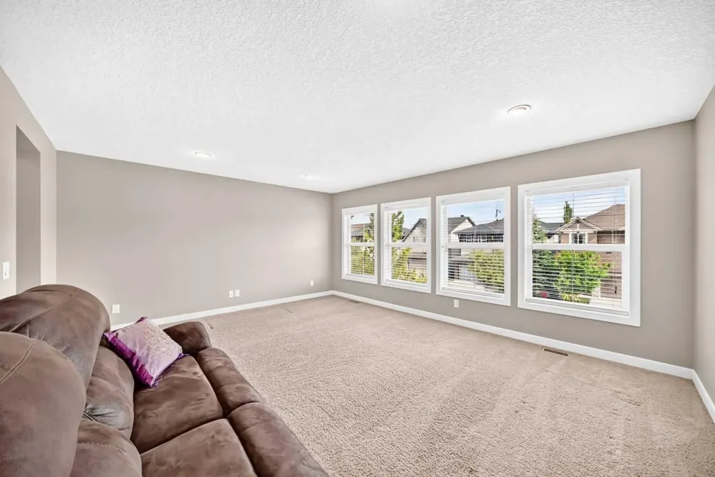 84 Evansview Manor NW Calgary AB T3P 0J7
