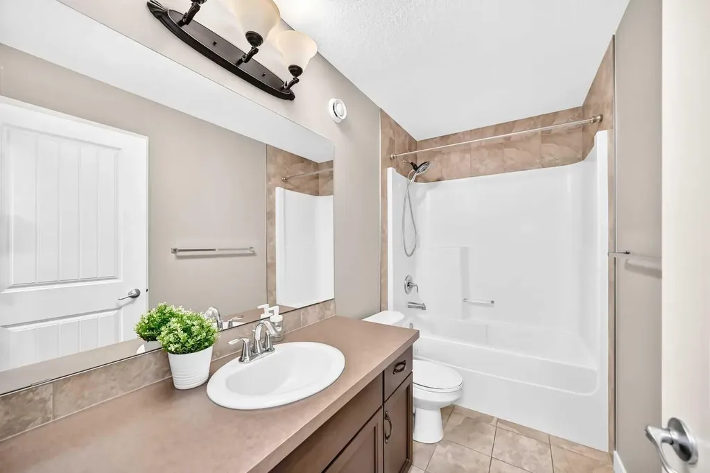 84 Evansview Manor NW Calgary AB T3P 0J7