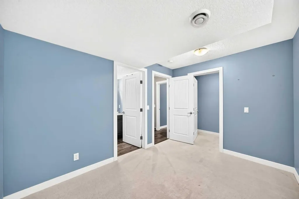84 Evansview Manor NW Calgary AB T3P 0J7