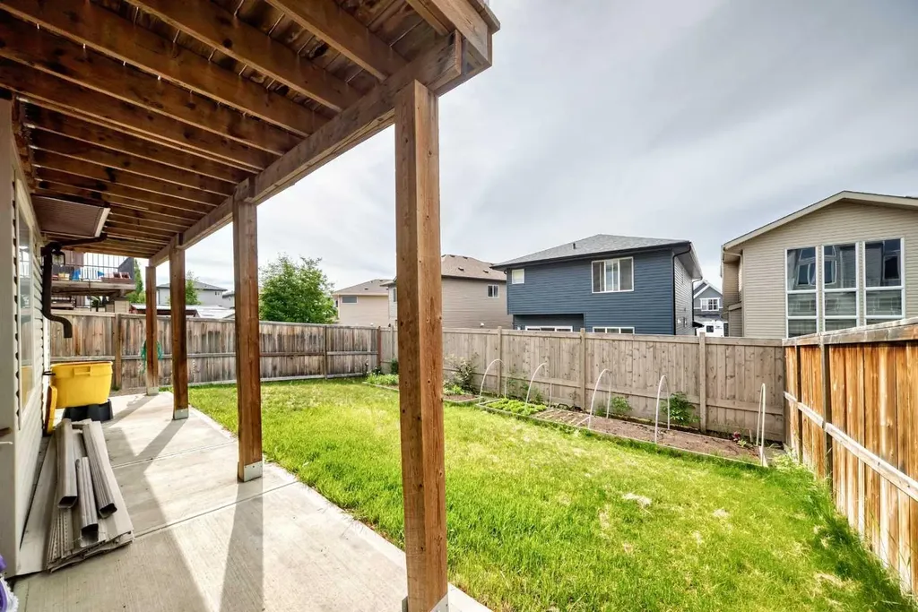 84 Evansview Manor NW Calgary AB T3P 0J7