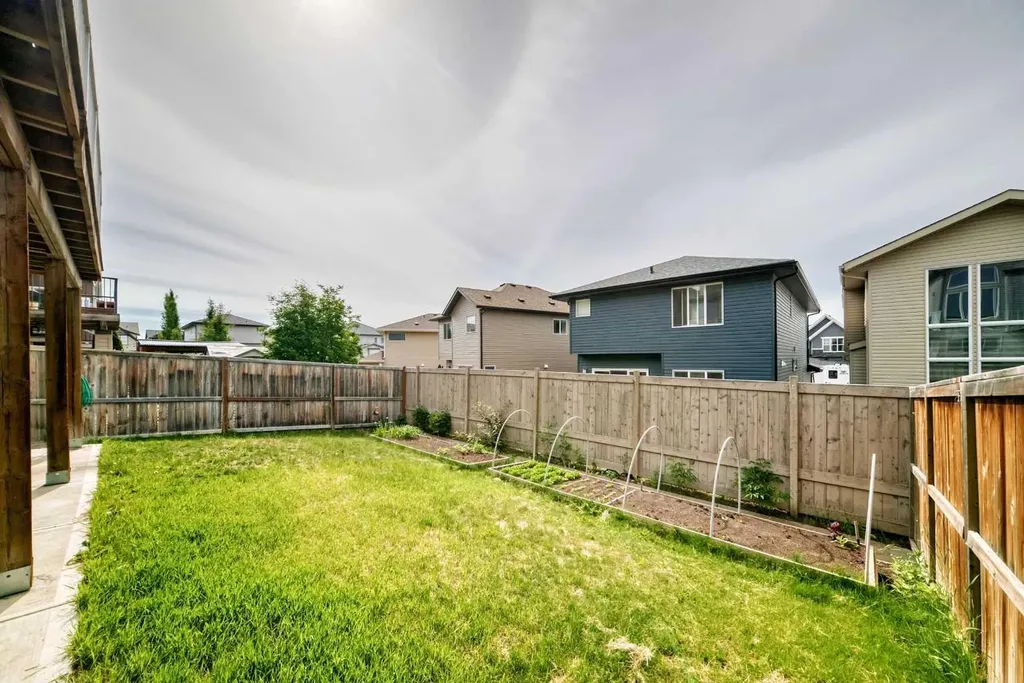 84 Evansview Manor NW Calgary AB T3P 0J7