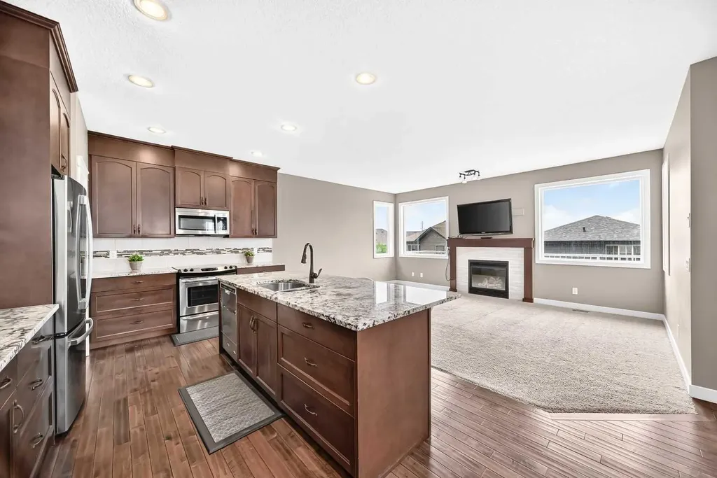 84 Evansview Manor NW Calgary AB T3P 0J7
