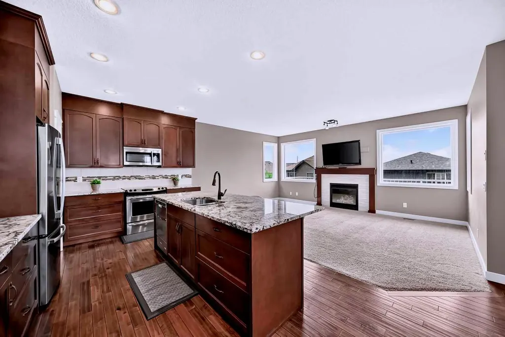 84 Evansview Manor NW Calgary AB T3P 0J7